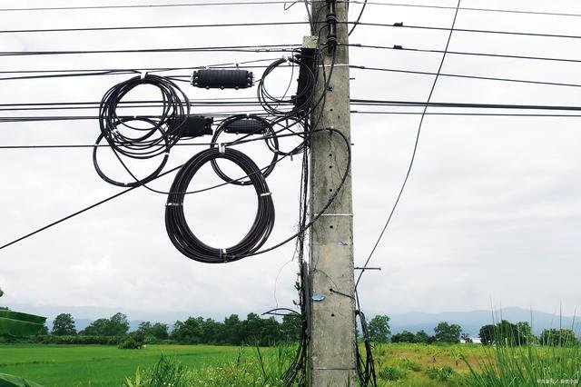 FTTH drop cable clamp product