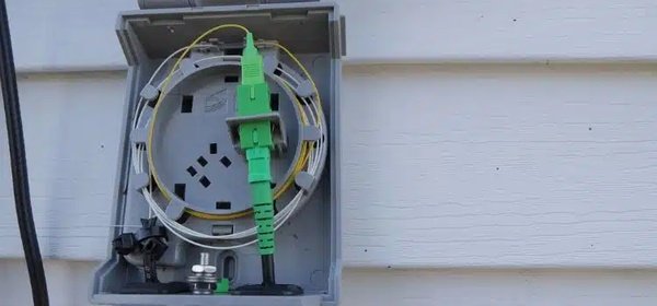 FTTH aerial drop cable installation house connection